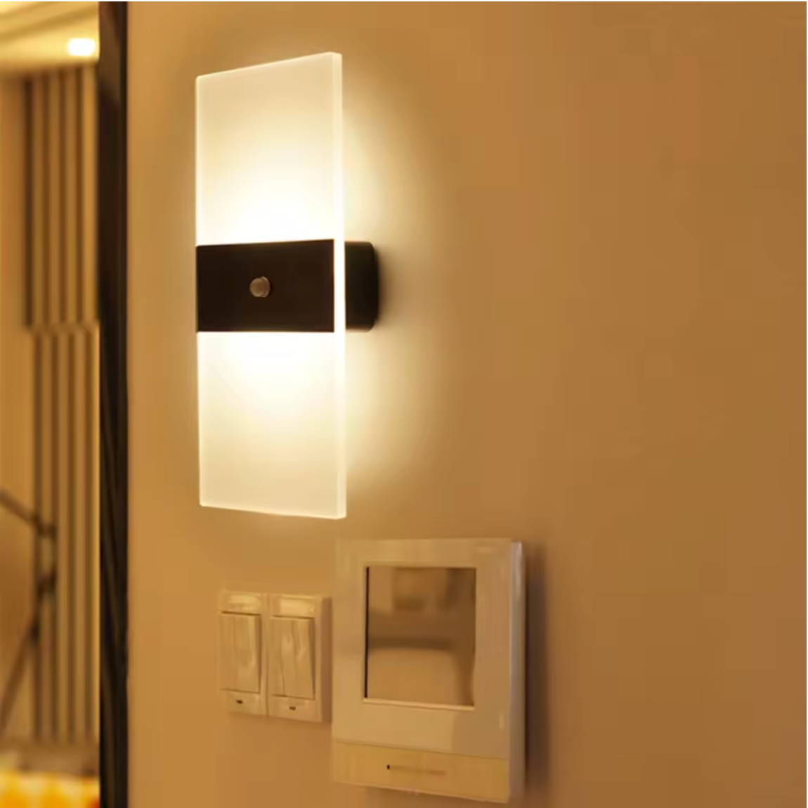 Cordless LumePlate™ Wall Light